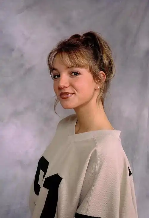 傻白甜却是有才华,多可爱的小姑娘从小甜甜到精神病,布兰妮被控制了吗