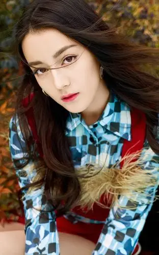 当红小花迪丽热巴写真图片