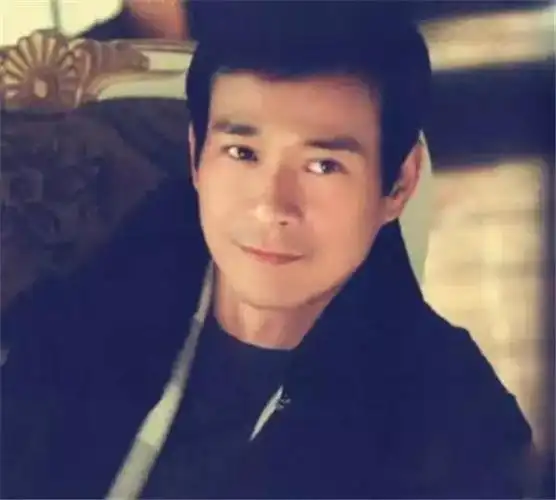 等等,不过他们和秋官比起来的话还差点,郑少秋被誉为古装第一帅哥