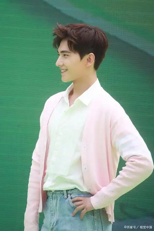 总感觉杨洋的帅和其他人不一样的人,因为杨洋帅的够正.