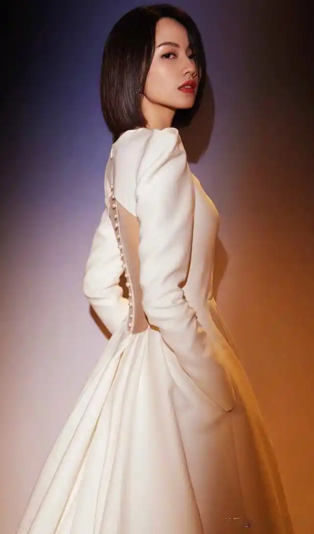 刘惜君高清时尚美图壁纸收藏分享,喜欢的小伙伴可以收藏转发评论