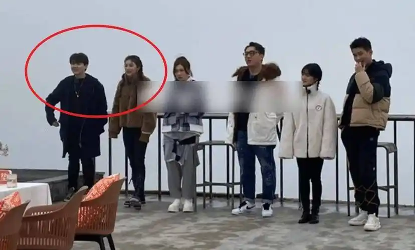 孔雪儿沈月身高差距大,看清她与尤长靖同框,谁谎报身高很明显!