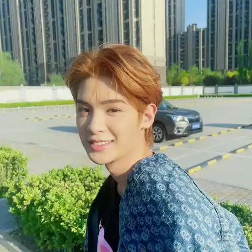 黄明昊新鲜的春日小昊