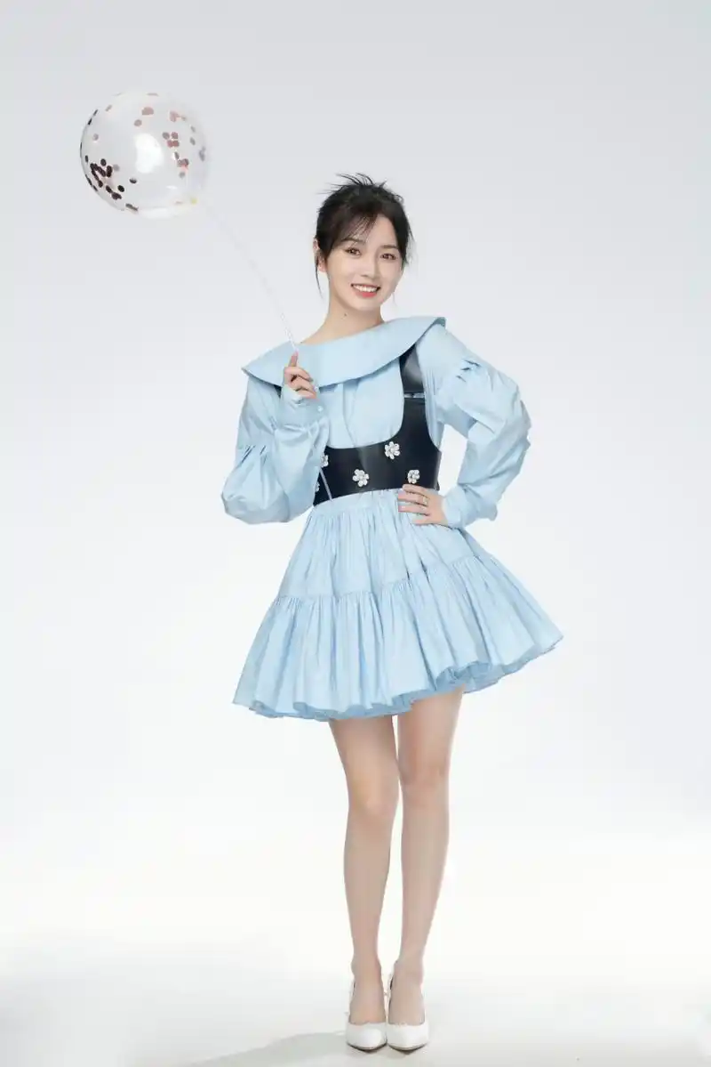 孙莉丽的甜美风格写真