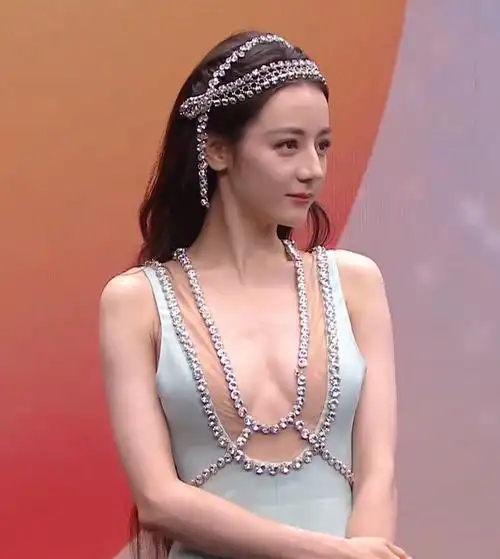 赵丽颖点泪痣,杨颖镂空,热巴深v|红毯|唐嫣|深v|上海市|真人秀