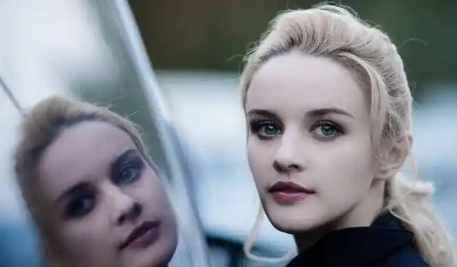 国外女演员"娜塔莎":我宁愿为国牺牲,网友:希望你平安归来_伊莉莎