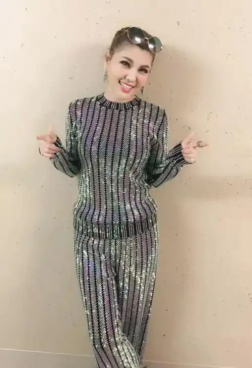 加拿大总理,中国驻温哥华领事馆,加拿大工商联合会等集体为乌兰图雅"