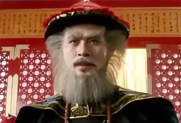 鳌拜手握重兵推翻康熙易如反掌,可为啥不造反?康熙晚年说出答案