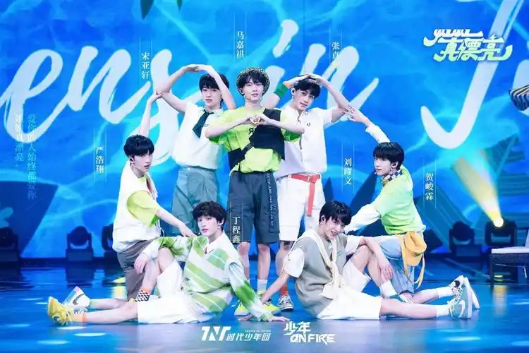 tnt《少年on fire》舞台剧照掉落 双人舞台已经在路上了!