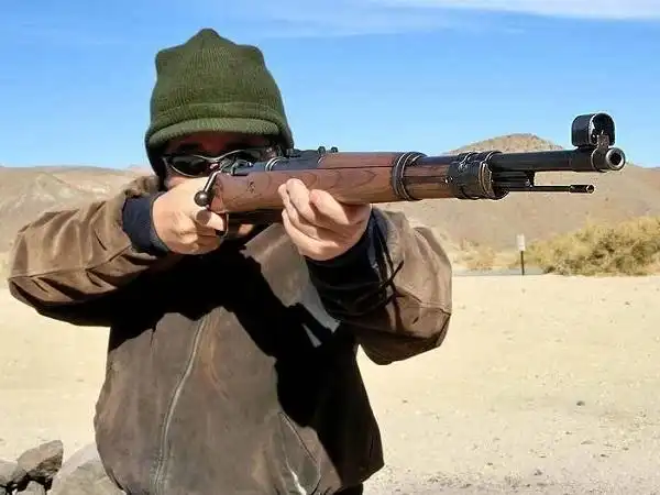 "汉斯的情人"毛瑟98k,威力到底有多大?7.92尖头弹令人生畏!