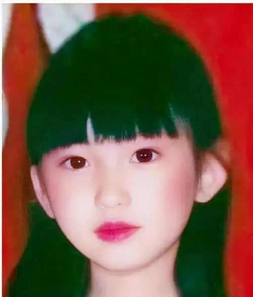 毛晓彤:刚出生就被父亲扔垃圾桶,爆红后被父亲索要5000万赡养费