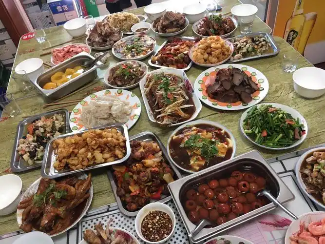 东北新年餐桌美食,您家里是不是也这样呢?好吃不过家里饭!