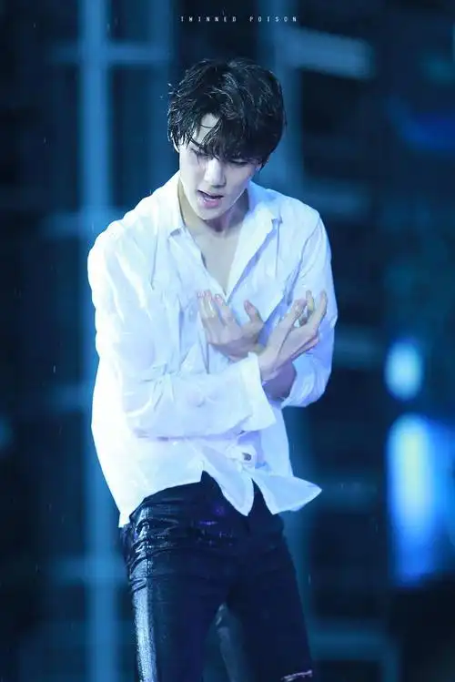 [exo]#吴世勋#[twinned_poison] 150801 exo成都演唱会 #sehun# 高清