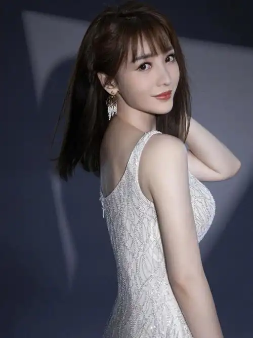 柳岩41岁未婚没有孩子