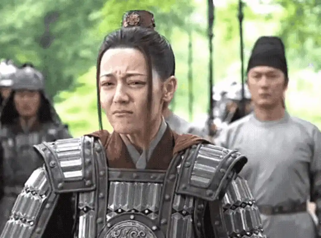 迪丽热巴真的不太适合演古装,看起来有点男化,乱用表情,这个真的是