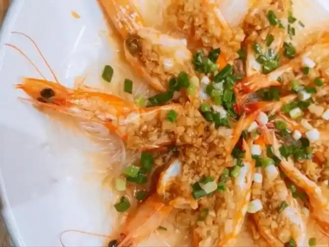 别老是白灼做法,教你蒜蓉蒸虾,蒜香浓郁虾味鲜