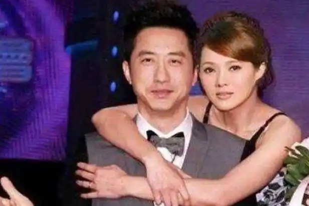 原创庾澄庆妻子张嘉欣与前妻伊能静对比难怪庾妈妈只接受她