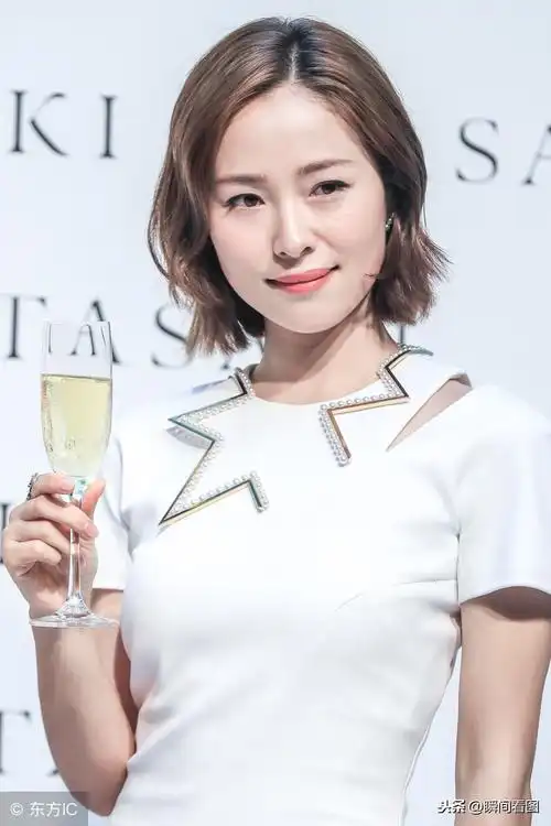 江一燕出席某活动 气质漂亮,网友:真是看走眼了