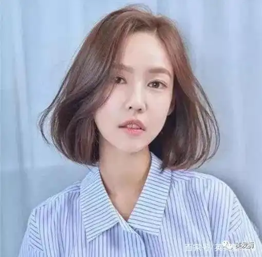 2021很流行的齐肩烫头发短发发型更适合大脸女生