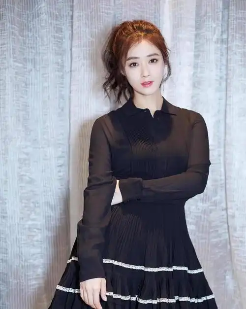 蒋欣的大骨架显壮一字肩连衣裙优雅大气不显胖还非常漂亮大方