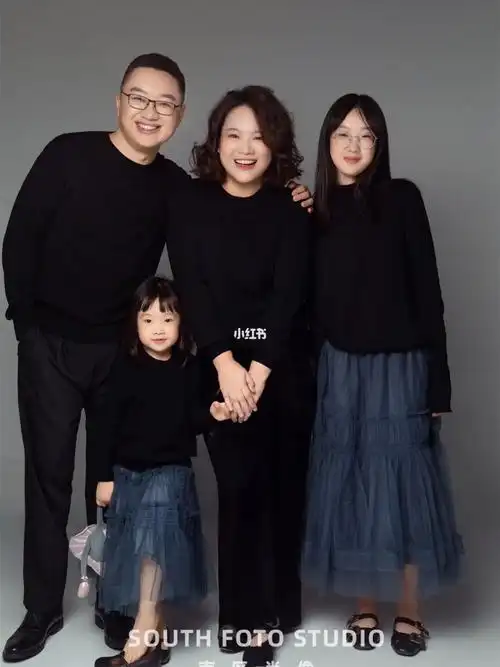 一家466口的简约肖像全家福怎么拍才好看71