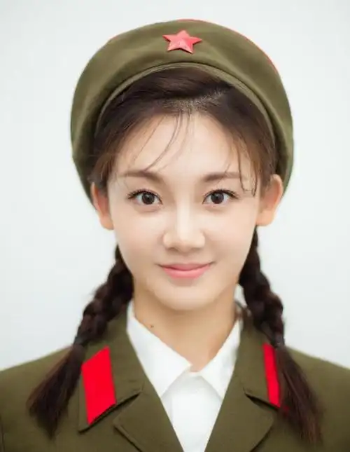 如何评价和汤唯一样大器晚成的《芳华》里何小萍的扮演者苗苗?