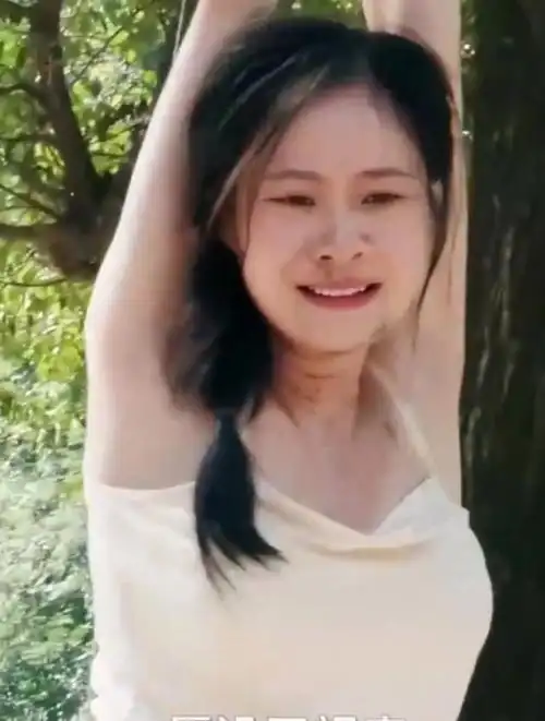 20岁的小寡妇被村长拖到玉米地,喊破喉咙也无人相救