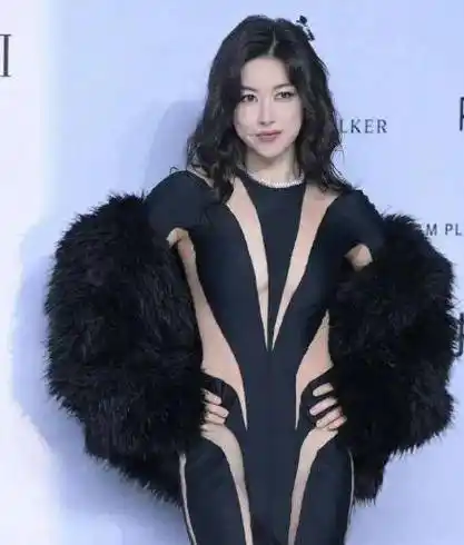 就连世界首富,尤文图斯老板,也对朱珠一心一意.