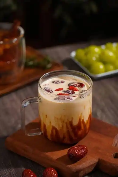 天气那么冷,2种好喝的奶茶煮法教给你!_苹果_肉桂_枸杞