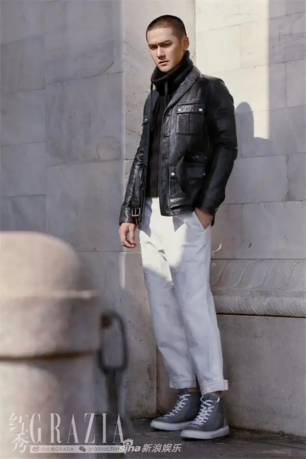 蒋劲夫街拍漫步米兰街头 化身工装少年元气十足