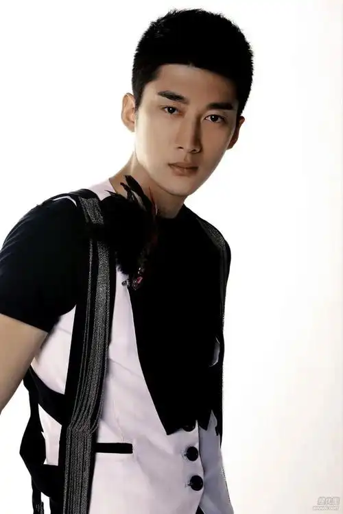 阳光帅哥宋珉宇写真图片大全