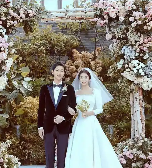 原创孙艺珍晒美照庆结婚两周年穿10万元婚纱美出圈玄彬婚后变邋遢