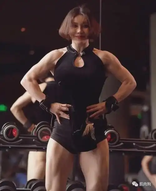 国产美女医生练出一身炸裂肌肉,却被喷太大太丑?