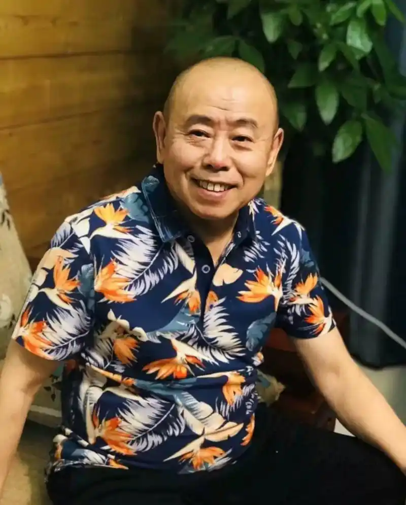 潘长江直播卖黑芝麻被喷,满屏都是嘲讽,网友吐槽:心都吃黑了