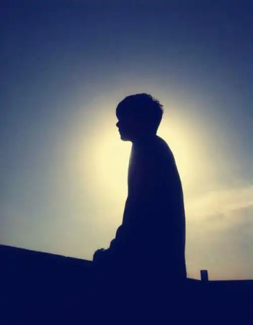 qq皮肤男生背影伤感