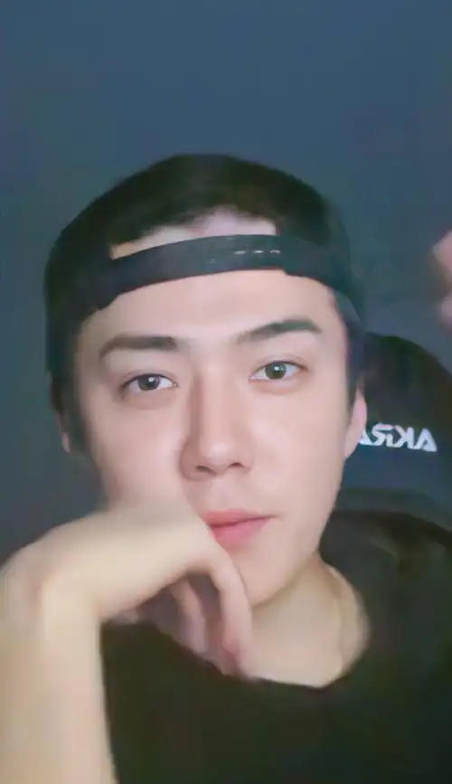 吴世勋素颜直播