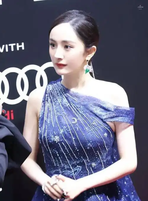 杨幂2021智族gqmoty年度人物盛典网友状态属实自然