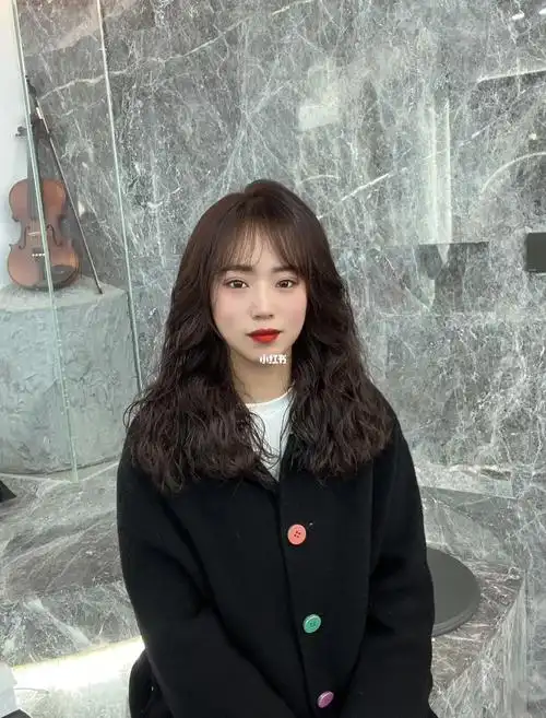 显脸小发型圆脸发型蛋蛋卷中短发烫发法式烫发