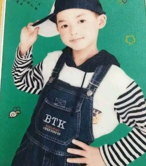 justin黄明昊,人小鬼大的小可爱,严格来说justin才脱离儿童期没多久哦