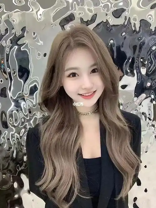 木马卷中长发型 锁骨发烫发发型 简约耐看好打理 修饰脸型 减龄瘦脸显