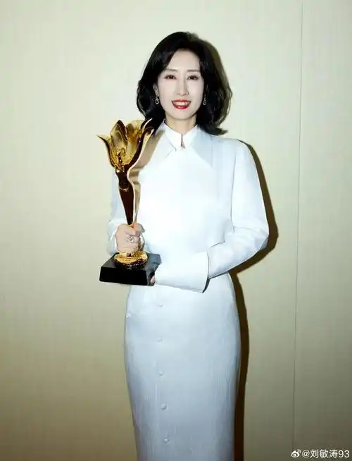 刘敏涛:"白玉兰"是这部戏的荣耀,不是我个人的76白玉兰戏剧奖74