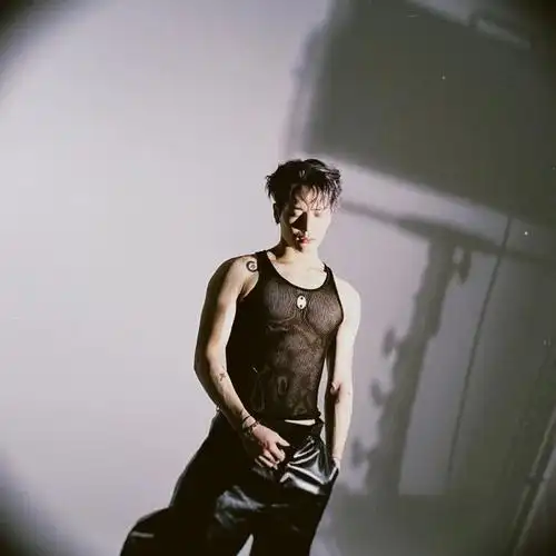 被王嘉尔帅到了!