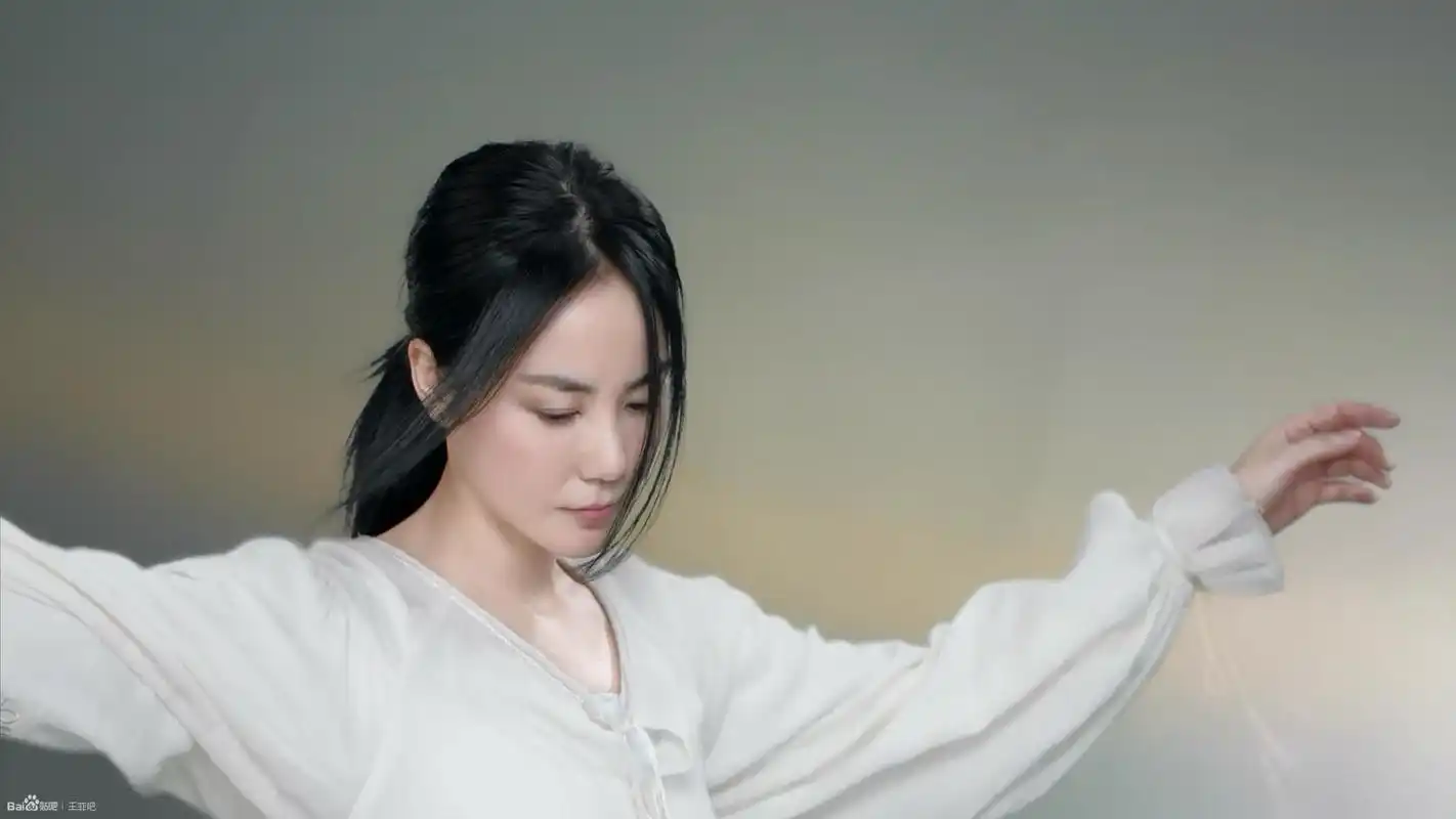 王菲是娱乐圈一个非常特别的女明星,作为明星她成为了风靡全国的天后