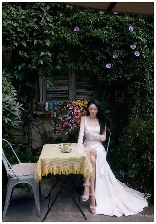 杨幂爸爸精心打理私人住宅院子,网友惊呼"岳父"|豪宅|女神|家庭生活