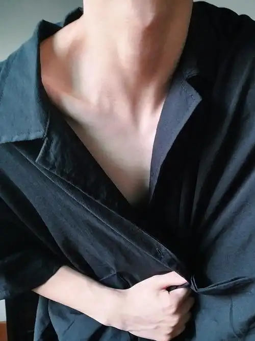 腹肌小哥哥的锁骨08