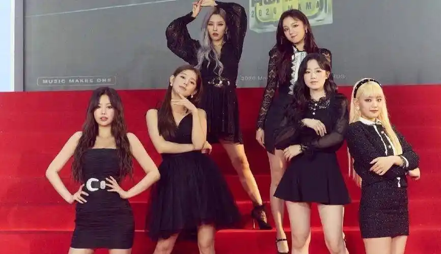 原创2020mama红毯嘉宾造型:男团都注重保暖,女团花式秀美腿_西装_组合