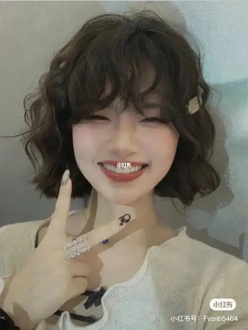 短发羊毛卷两模两样