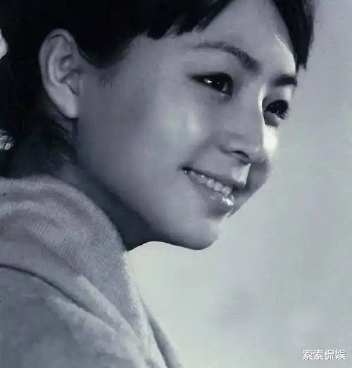 不知道,你们对此是怎么看待的呢?觉得宋丹丹年轻时颜值如何呢?