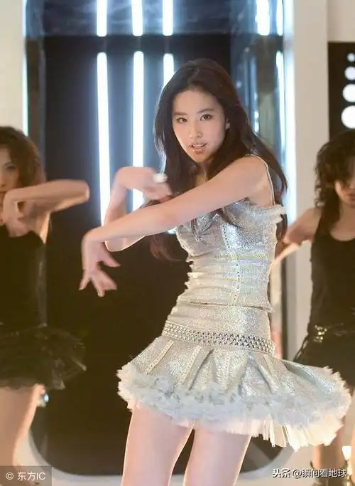 刘亦菲早前 拍mv热辣劲舞,"尬舞",看得出很努力!