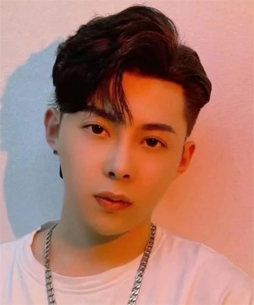 男生侧背头发型 成熟稳重超百搭